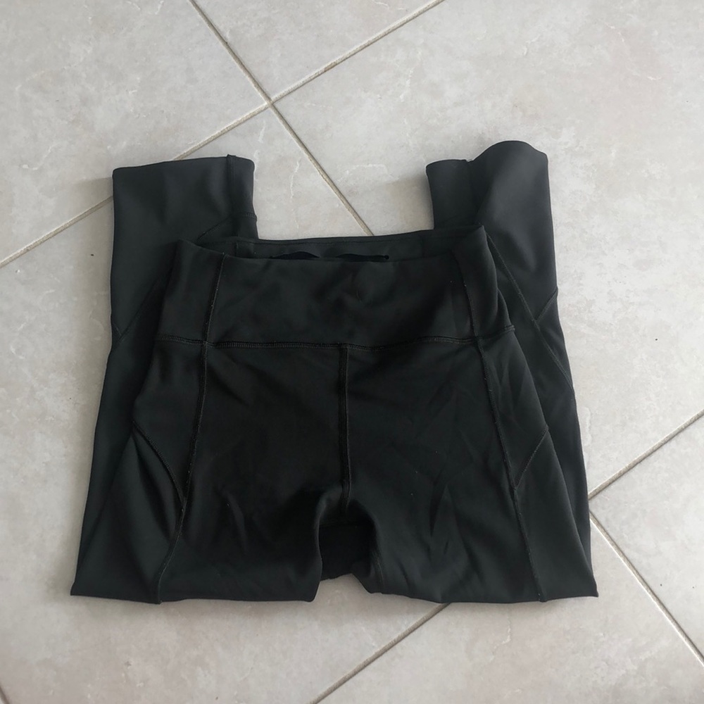 Dark olive green lululemon leggings cropped